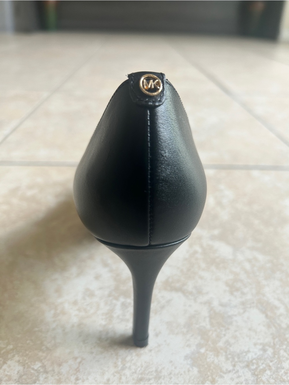 Michael Kors Women's Black Leather Pointed-Toe Pumps - Picture 7 of 8